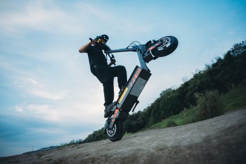 KuKirin g2 off-road electric scooter riding